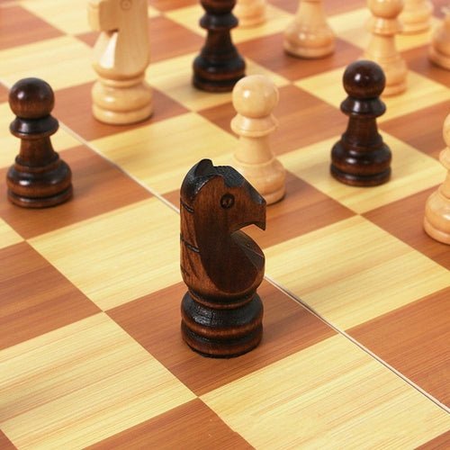 Foldable Wooden Chess Set Board Game - GamesTü - huB